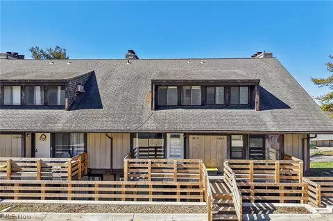 1581 Treetop Trl #26, Akron, OH 44313