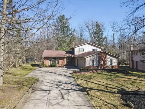 32420 Tracy Ln, Solon, OH 44139