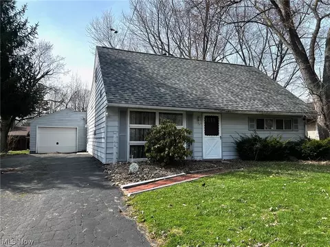 166 Oak Knl, Niles, OH 44446