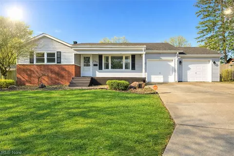 203 Aldrich Rd, Austintown, OH 44515