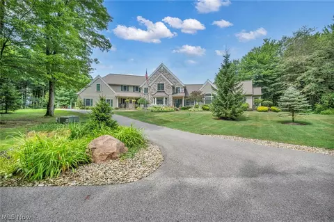 10360 Sawmill Dr, Chardon, OH 44024