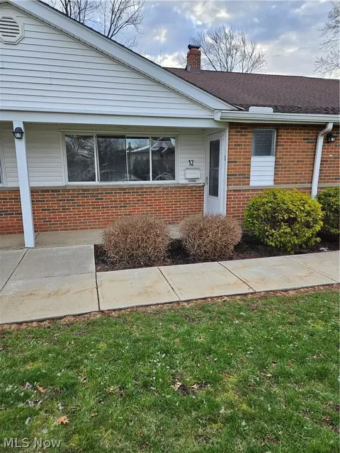 25600 Country Club Blvd #12, North Olmsted, OH 44070