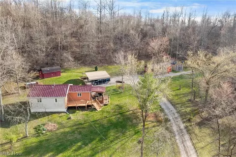 18990 New Gottengen Rd, Salesville, OH 43778