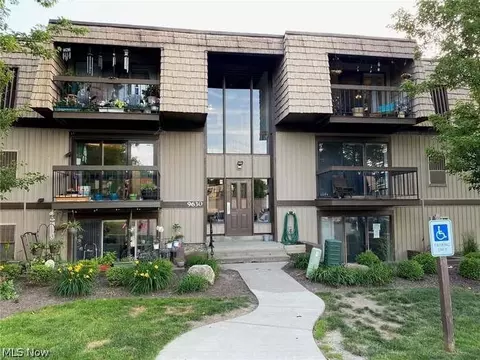 9630 Cove Dr #16A, North Royalton, OH 44133