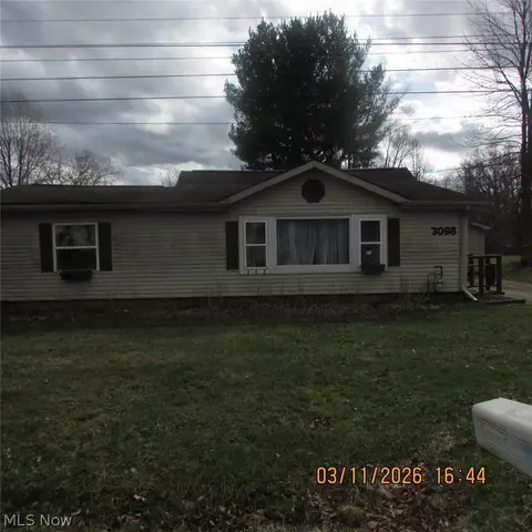 3098 Fowler St, Cortland, OH 44410