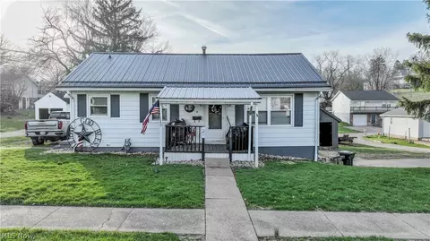 438 N Lincoln Ave, Barnesville, OH 43713