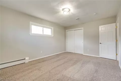 Bedroom - 28755 Chardon Rd, Willoughby Hills, OH 44092 photo 9 of 10