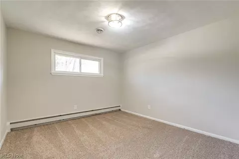 Bedroom - 28755 Chardon Rd, Willoughby Hills, OH 44092 photo 4 of 10
