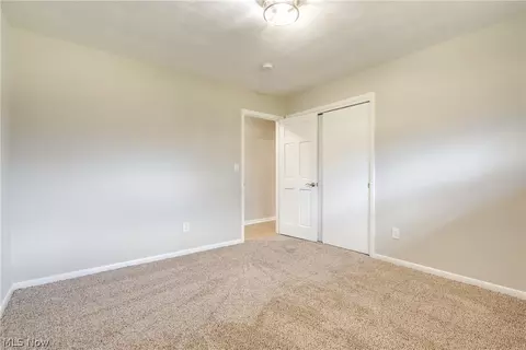 Bedroom - 28755 Chardon Rd, Willoughby Hills, OH 44092 photo 6 of 10