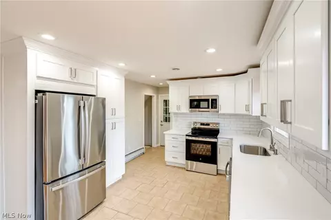 Kitchen - 28755 Chardon Rd, Willoughby Hills, OH 44092 photo 4 of 4