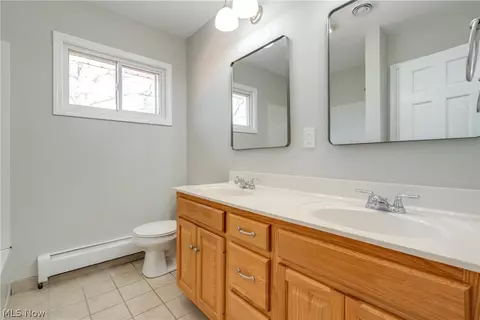 Bath - 28755 Chardon Rd, Willoughby Hills, OH 44092 photo 1 of 4