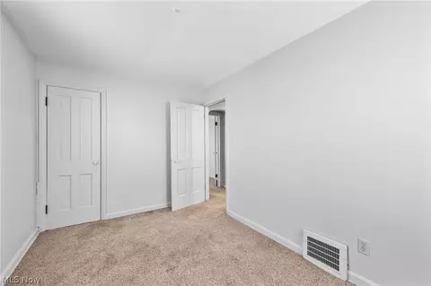 942 E 236th St, Euclid, OH 44123 photo 11