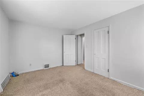 942 E 236th St, Euclid, OH 44123 photo 13