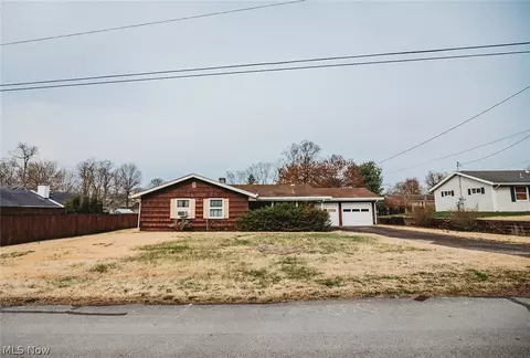 203 Clark Dr, Marietta, OH 45750