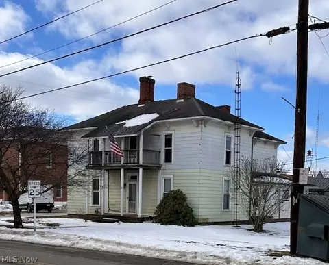 23 N State St, Frazeysburg, OH 43822