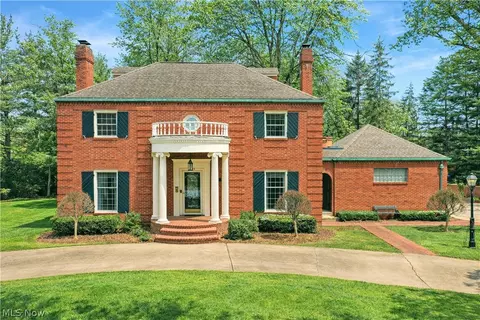 641 Fairway Dr NE, Warren, OH 44483