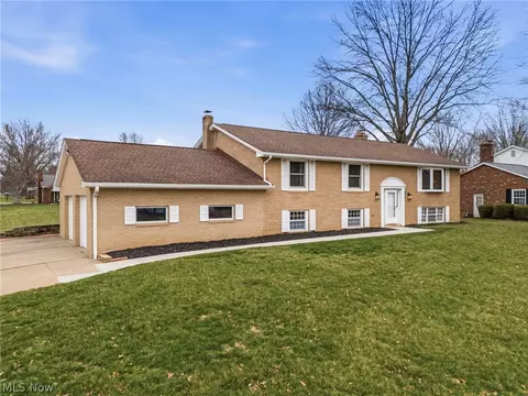 2425 Orchid St NW, North Canton, OH 44720