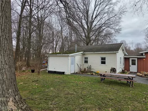 2410 Railroad St, Newton Falls, OH 44444