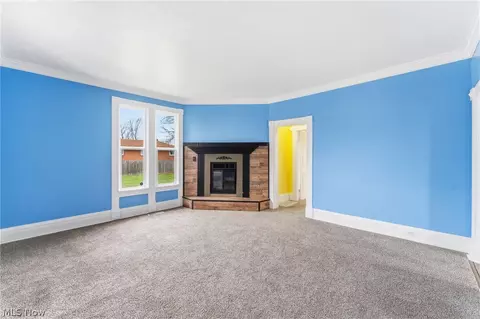 Living - 563 Geneva Ave, Struthers, OH 44471 photo 1 of 5