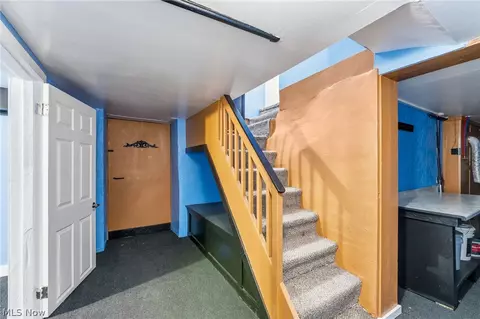 Entry Way - 563 Geneva Ave, Struthers, OH 44471 photo 5 of 5