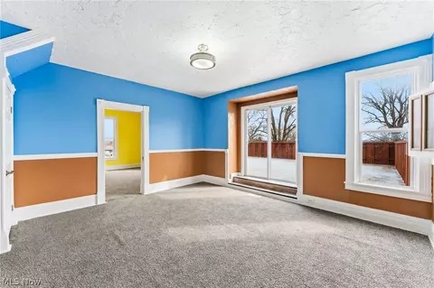 Living - 563 Geneva Ave, Struthers, OH 44471 photo 3 of 5