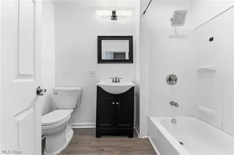 Bath - 563 Geneva Ave, Struthers, OH 44471 photo 1 of 3