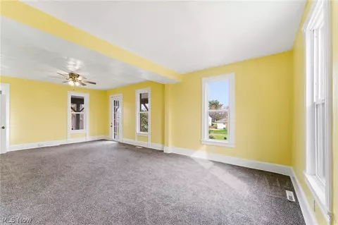Living - 563 Geneva Ave, Struthers, OH 44471 photo 4 of 5