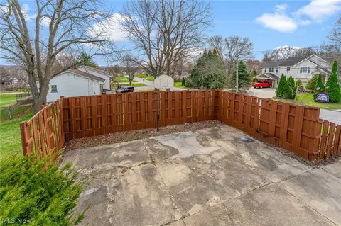 Exterior - 563 Geneva Ave, Struthers, OH 44471 photo 3 of 4