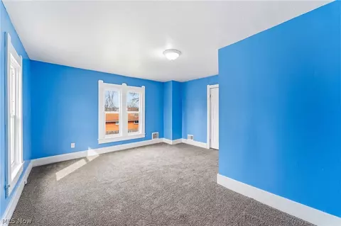 Bedroom - 563 Geneva Ave, Struthers, OH 44471 photo 3 of 4