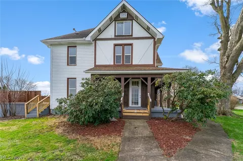 563 Geneva Ave, Struthers, OH 44471