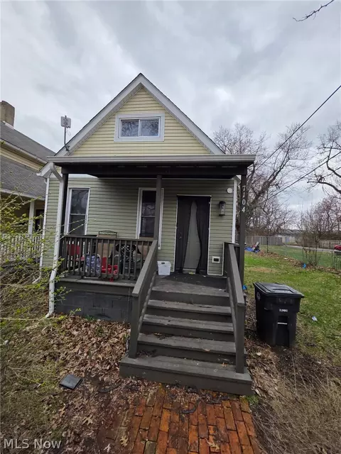 7104 Colfax Rd, Cleveland, OH 44104