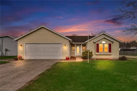1064 Yarmouth Rd, Grafton, OH 44044