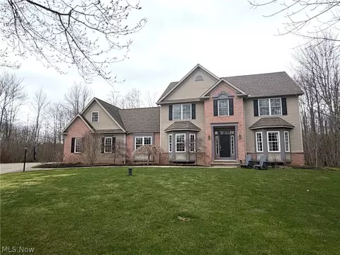 10960 Eden Park Dr, Chardon, OH 44024