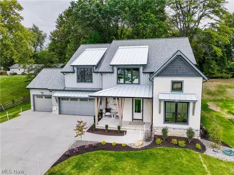 550 Woodlands Glen Ave, Hartville, OH 44632
