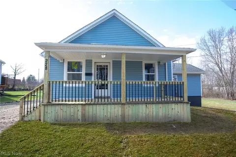 228 Center St, Hubbard, OH 44425