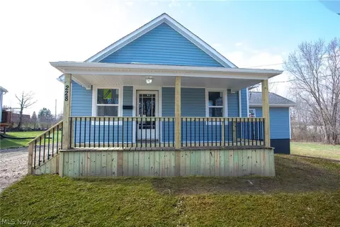 228 Center St, Hubbard, OH 44425