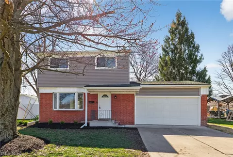 727 Fairwood Blvd, Elyria, OH 44035