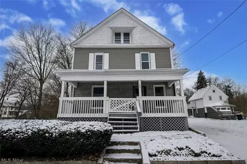 1060 Yale St, Akron, OH 44301
