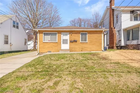 37 W 39 W Woodsdale Ave, Akron, OH 44301