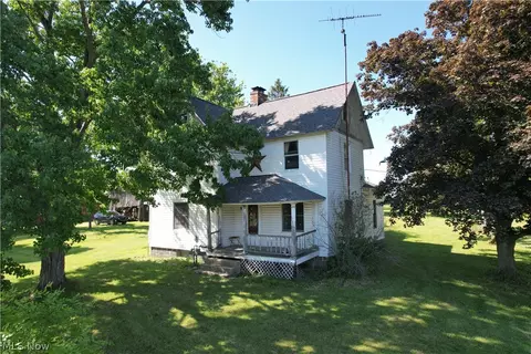 15760 N Palmyra Rd, Diamond, OH 44412