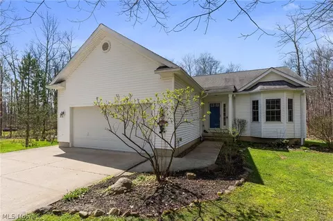 13360 Green Dr, Chesterland, OH 44026