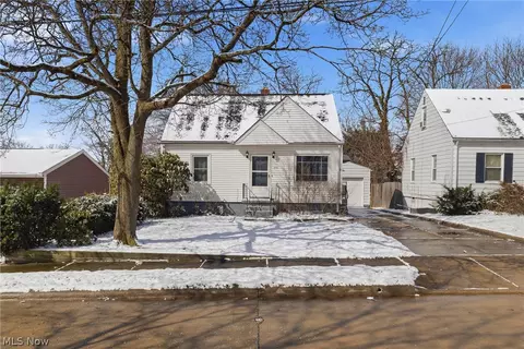 282 Schrop Ave, Akron, OH 44312