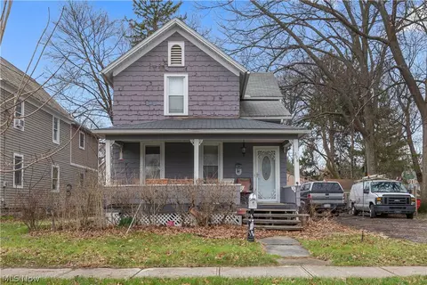 208 Glenwood St, Elyria, OH 44035