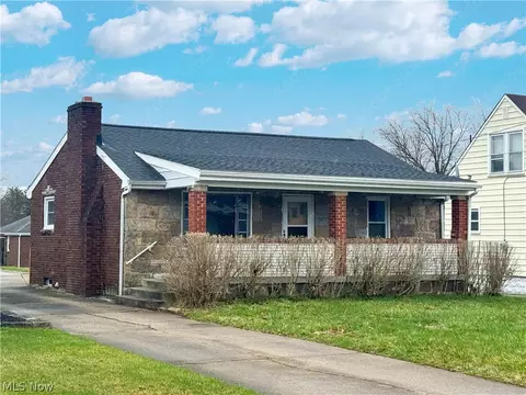 165 Piccadilly St, Campbell, OH 44405