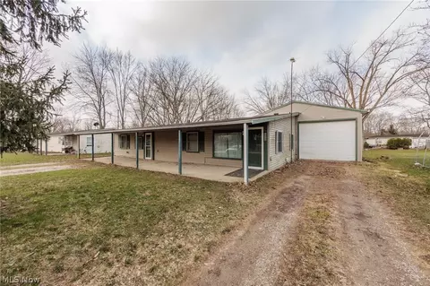 12286 Eaton Blvd, Grafton, OH 44044