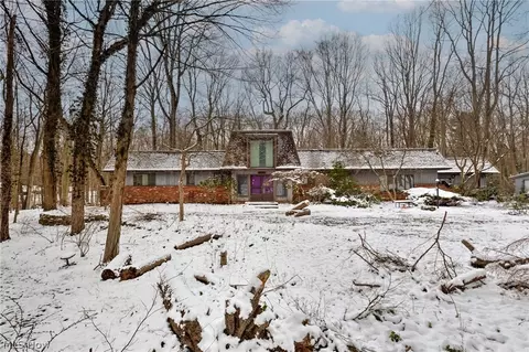 50 Redfern Dr, Youngstown, OH 44505