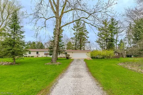 18890 Maplewood Ln, Chagrin Falls, OH 44023