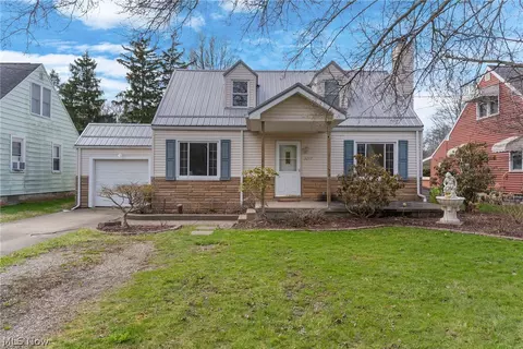 3267 Bell Wick Rd, Hubbard, OH 44425