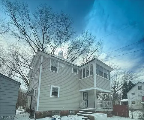 10428 Park Heights Rd, Cleveland, OH 44104