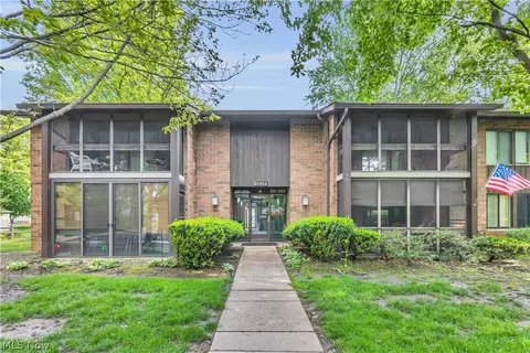 22954 Maple Ridge Rd #202B, North Olmsted, OH 44070